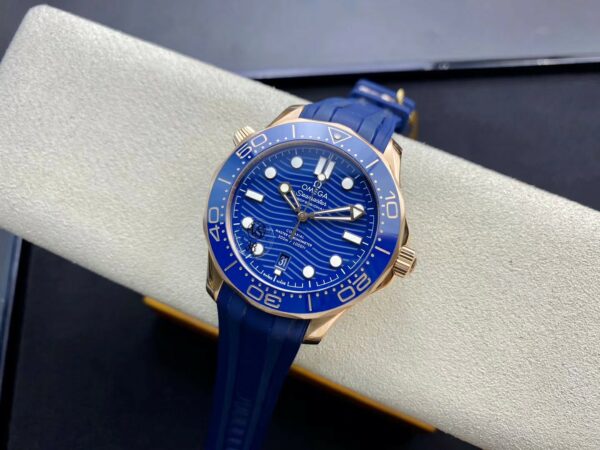 OMEGA 2018 Seamaster Diver 300M RG Blue Ceramic VS Factory 1:1 Best Edition Blue Dial on Blue Rubber Strap A880 - Best Replica Watches Store For Sale!