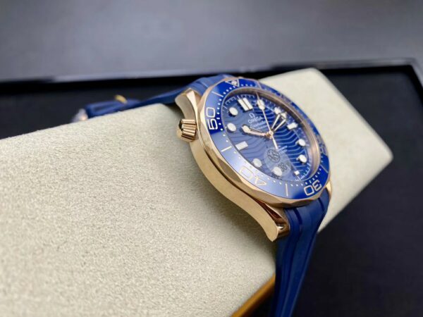 OMEGA 2018 Seamaster Diver 300M RG Blue Ceramic VS Factory 1:1 Best Edition Blue Dial on Blue Rubber Strap A880 - Best Replica Watches Store For Sale!