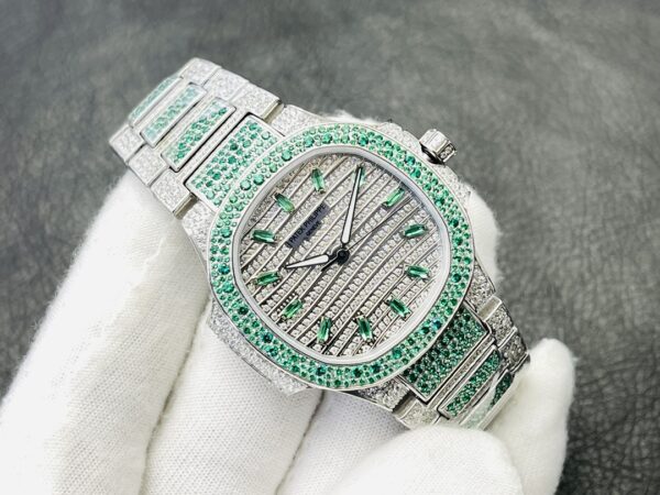 PATEK PHILIPPE Nautilus 7118 Ladies Green/White Diamonds GR Factory 1:1 Best Edition Full Diamonds Dial on Full Diamonds Bracelet 324CS - Best Replica Watches Store For Sale!