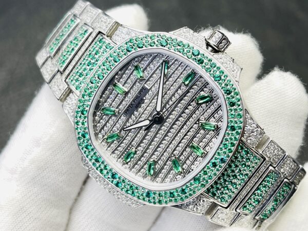 PATEK PHILIPPE Nautilus 7118 Ladies Green/White Diamonds GR Factory 1:1 Best Edition Full Diamonds Dial on Full Diamonds Bracelet 324CS - Best Replica Watches Store For Sale!